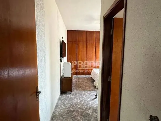 Imagem 6: Casa À Venda Estilo Sobrado com 6 Quartos Sendo 3 Suítes - Brasil - Uberlândia/Mg