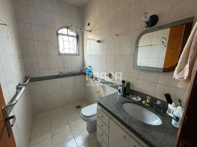 Imagem 7: Casa À Venda Estilo Sobrado com 6 Quartos Sendo 3 Suítes - Brasil - Uberlândia/Mg