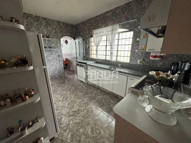 Imagem 12: Casa À Venda Estilo Sobrado com 6 Quartos Sendo 3 Suítes - Brasil - Uberlândia/Mg