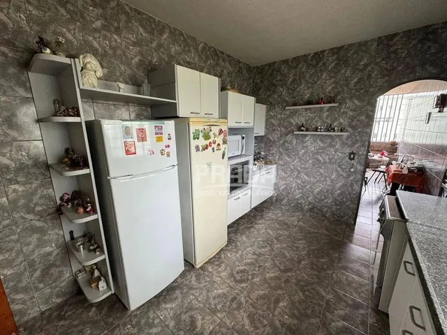 Imagem 10: Casa À Venda Estilo Sobrado com 6 Quartos Sendo 3 Suítes - Brasil - Uberlândia/Mg
