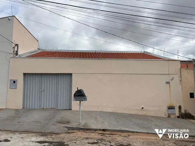 Imagem: Casa À Venda com 02 Quartos, 03 Vagas e