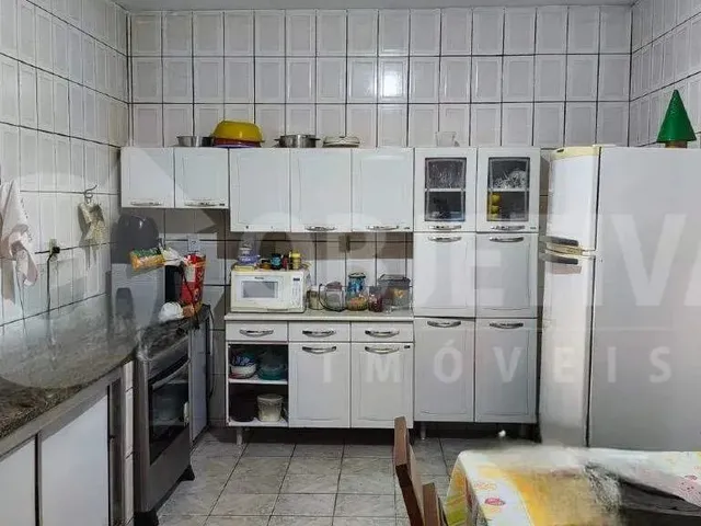 Imagem: Casa À Venda, 4 Quartos, 1 Suíte, 2 Vagas