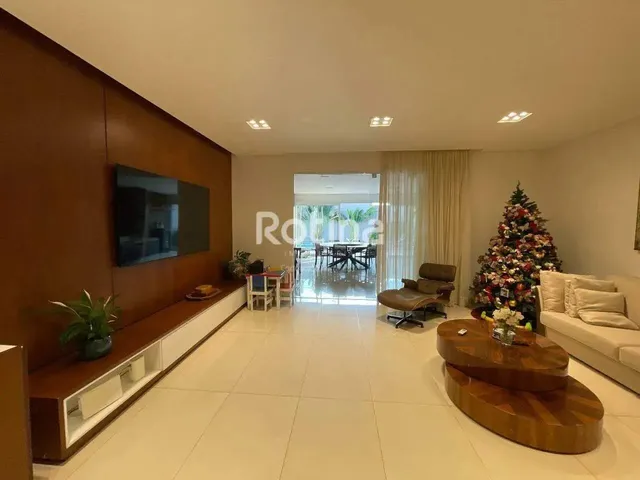 Imagem: Casa de Alto Padrão com 3 Suítes - Condomínio