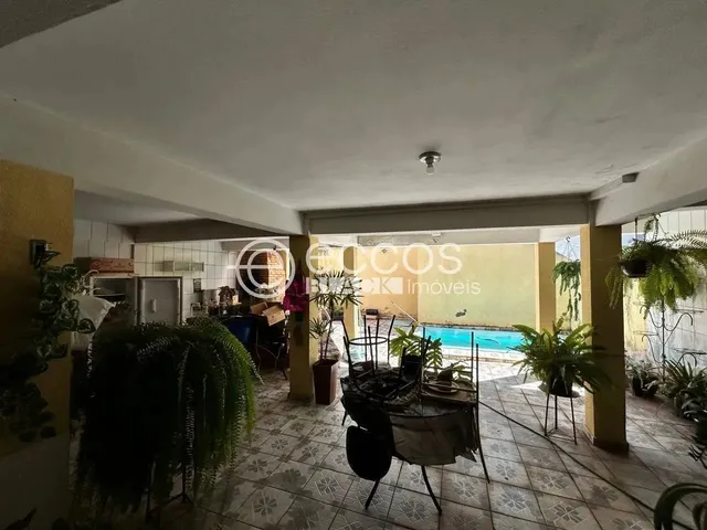 Imagem: Casa À Venda, 3 Quartos, 1 Suíte, 3 Vagas