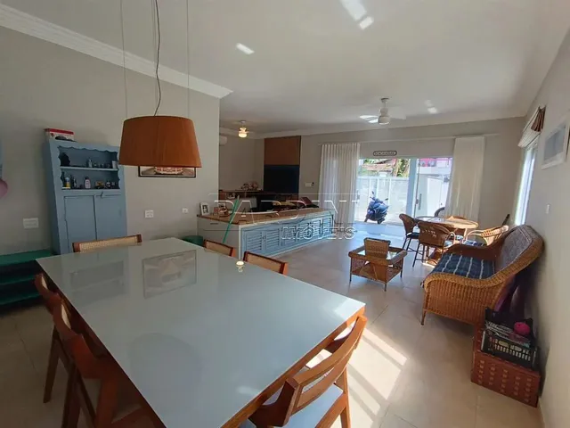 Imagem: Ótima Casa em Condomínio com 6 Dormitórios