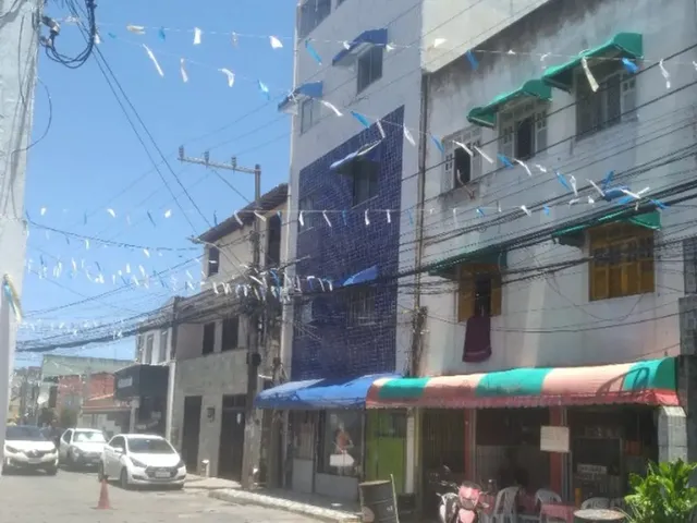 Imagem: Prédio em Itapuã com 6 Aptos, Loja e Cobertura