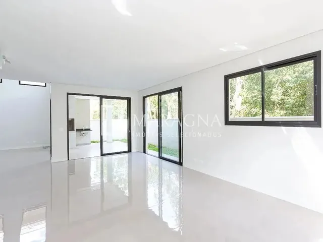 Imagem: Casa Nova e Sofisticada em Condomínio Exclusivo