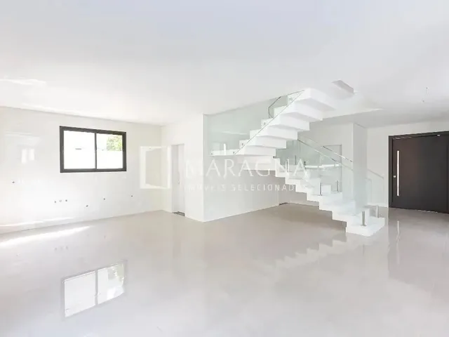 Imagem 9: Casa Nova e Sofisticada em Condomínio Exclusivo de santa Felicidade