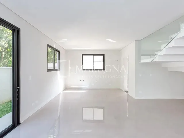 Imagem 15: Casa Nova e Sofisticada em Condomínio Exclusivo de santa Felicidade