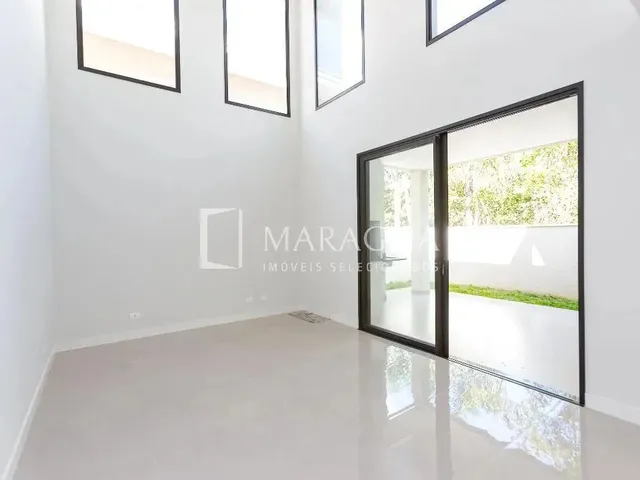Imagem 11: Casa Nova e Sofisticada em Condomínio Exclusivo de santa Felicidade