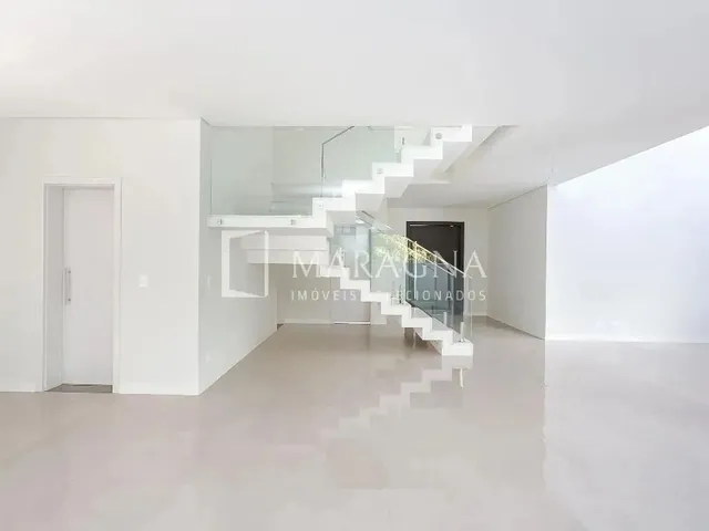 Imagem 6: Casa Nova e Sofisticada em Condomínio Exclusivo de santa Felicidade