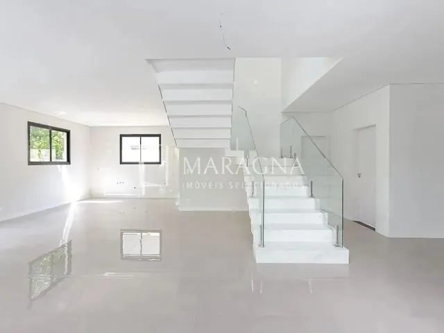 Imagem 10: Casa Nova e Sofisticada em Condomínio Exclusivo de santa Felicidade
