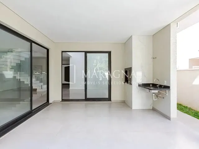 Imagem 8: Casa Nova e Sofisticada em Condomínio Exclusivo de santa Felicidade