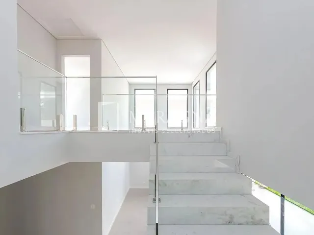 Imagem 7: Casa Nova e Sofisticada em Condomínio Exclusivo de santa Felicidade