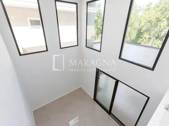 Imagem 4: Casa Nova e Sofisticada em Condomínio Exclusivo de santa Felicidade