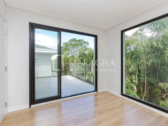 Imagem 3: Casa Nova e Sofisticada em Condomínio Exclusivo de santa Felicidade