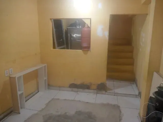 Imagem 4: Casa Tríplex em Agua-Fria, 2 Quartos, Terraço, Sala, Cozinha Americana, Cisterna, Etc