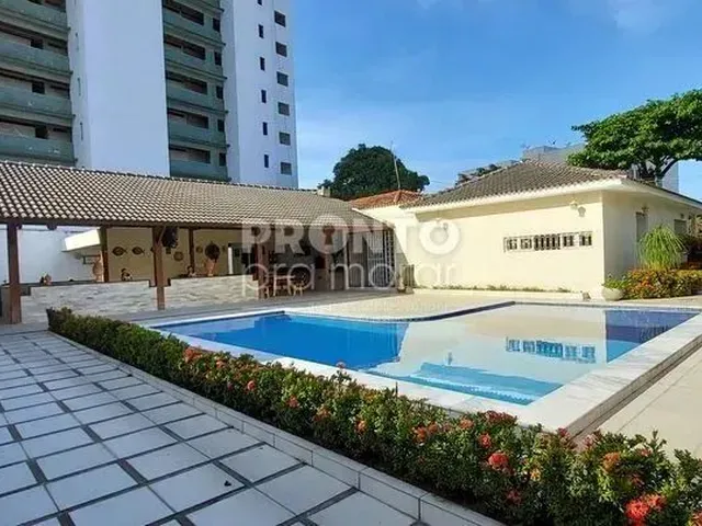 Imagem: A casa possui 4 Dormitórios, 5 Banheiros, 5 Vagas na
