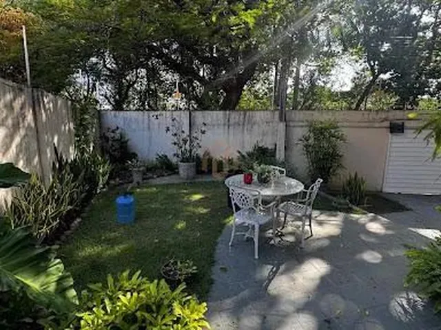 Imagem: A casa possui 5 Dormitórios, 2 Suítes, 4 Banheiros, 4