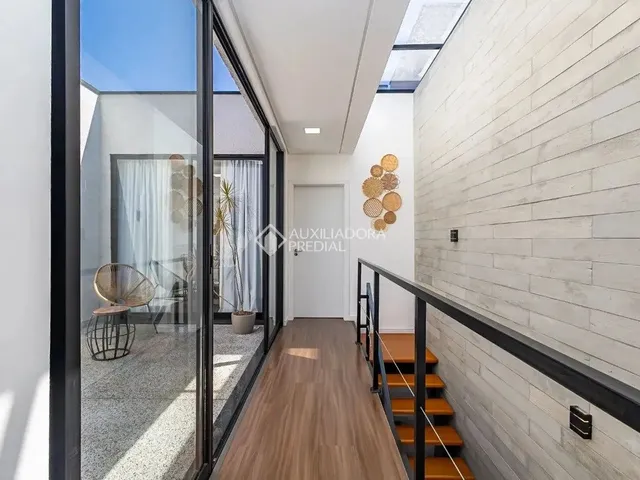 Imagem 3: Sobrado Moderno e Conceitual no Água Verde - Design, Conforto e Exclusividade