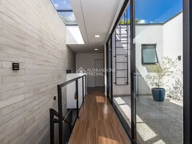 Imagem 2: Sobrado Moderno e Conceitual no Água Verde - Design, Conforto e Exclusividade