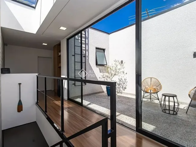 Imagem 9: Sobrado Moderno e Conceitual no Água Verde - Design, Conforto e Exclusividade