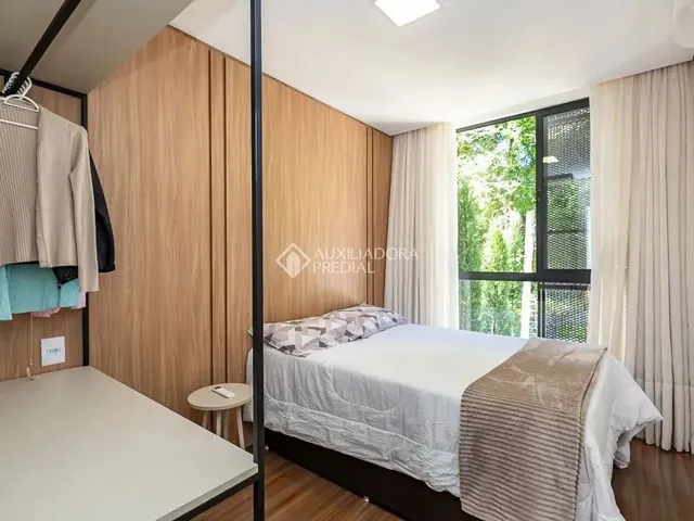 Imagem 11: Sobrado Moderno e Conceitual no Água Verde - Design, Conforto e Exclusividade