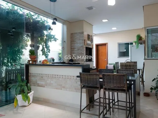 Imagem 9: Casa À Venda em Londrina, Royal Forest, com 3 Quartos, com 227 M², Condomínio Royal