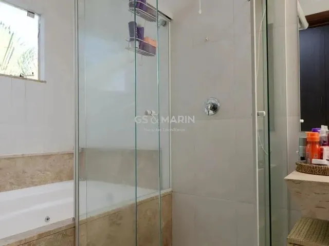 Imagem 14: Casa À Venda em Londrina, Royal Forest, com 3 Quartos, com 227 M², Condomínio Royal