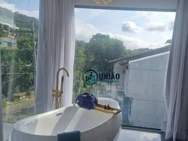 Imagem: Casa com 5 Dormitórios À Venda, 240 M²