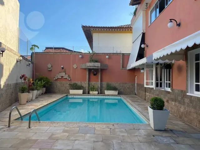 Imagem: Casa com 5 Dormitórios À Venda, 284 M²