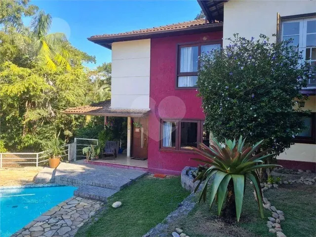 Imagem: Casa com 4 Dormitórios À Venda, 256 M²