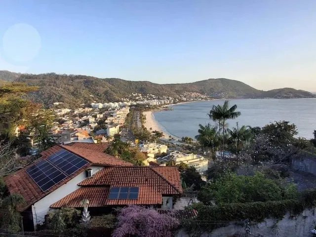Imagem: A casa possui 4 Dormitórios, 4 Suítes, 5 Banheiros, 2