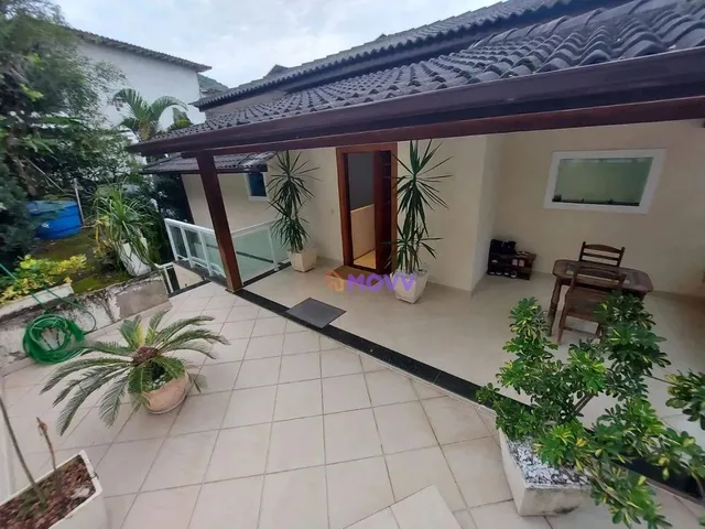 Imagem: Casa com 4 Dormitórios À Venda, 217 M²
