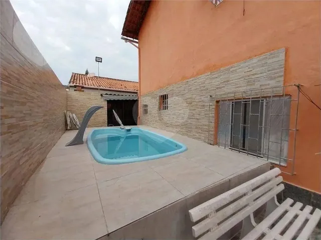 Imagem: Casa com 6 Dormitórios À Venda, 360 M²