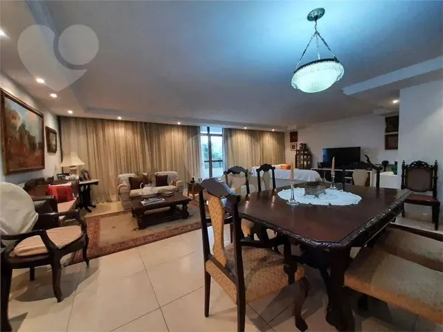 Imagem: Apartamento com 4 Dormitórios À Venda