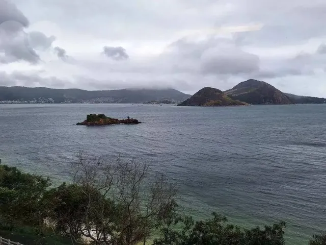 Imagem: Apartamento com 4 Dormitórios À Venda