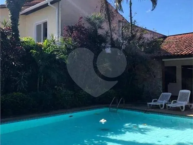 Imagem: A casa possui 4 Dormitórios, 4 Suítes, 4 Banheiros, 3