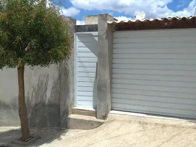 Imagem: A casa possui 3 Dormitórios, 1 Suíte, 2 Banheiros, 1 Vaga