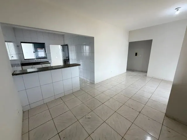 Imagem: Casa com 3 Quartos e 2 Kitnets nos Fundo