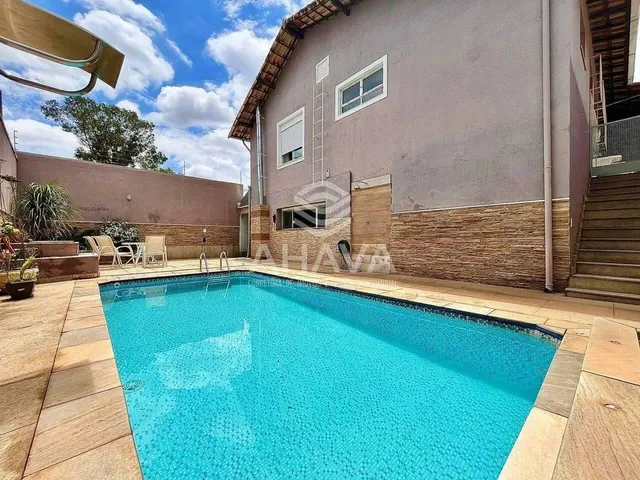Imagem: Casa com 4 Quartos Disponível para Locação