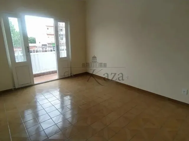 Imagem: Oportunidade - Casa Residencial / Comercial