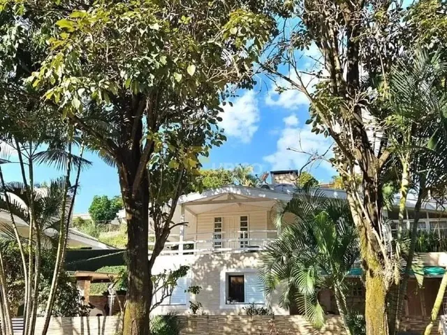 Imagem: A casa em condomínio possui 5 Dormitórios, 1 Suíte, 5