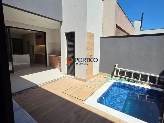 Imagem: A casa em condomínio possui 3 Dormitórios, 3 Suítes, 4
