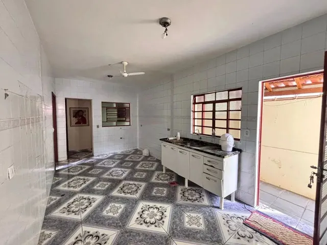 Imagem 2: Térrea para Venda com Edícula (Oportunidade) - Vinhedo - Sp