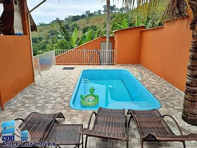 Imagem: Casa com Amplo Quintal e Piscina em Itacuruçá