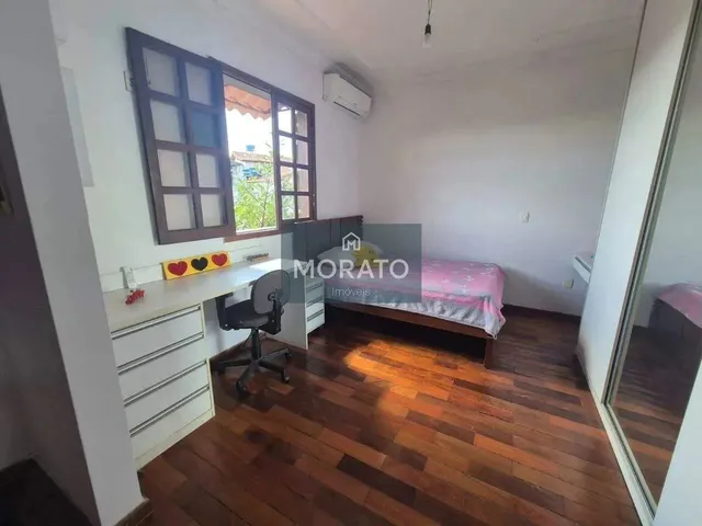 Imagem 4: Casa com 3 Quartos Sendo 2 Suítes com 5 Vagas de Garagem no Bairro santa Terezinha