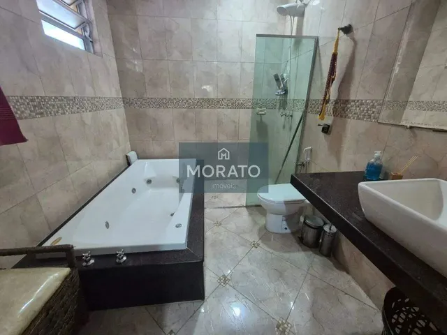 Imagem 10: Casa com 3 Quartos Sendo 2 Suítes com 5 Vagas de Garagem no Bairro santa Terezinha