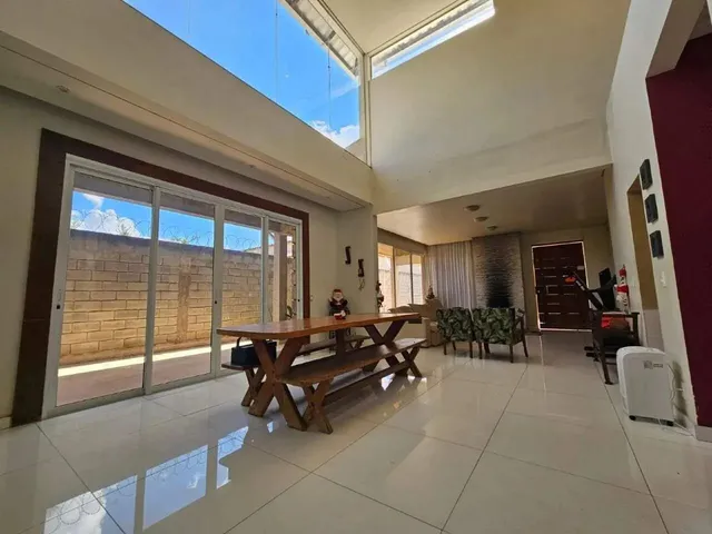 Imagem: Casa À Venda, 5 Quartos, 1 Suíte, 10 Vagas