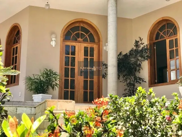 Imagem 10: Casa com 4 Quartos Sendo 1 Suíte com 5 Vagas de Garagem no Bairro Castelo